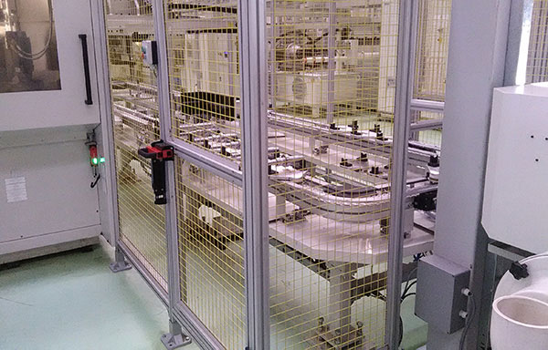 工業(yè)鋁型材的問(wèn)世，取代了鐵制品在設(shè)備行業(yè)。